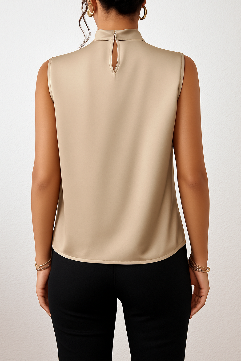 Vrouwelijke Satijnen Blouse Mouwloos Gedraaide Hals