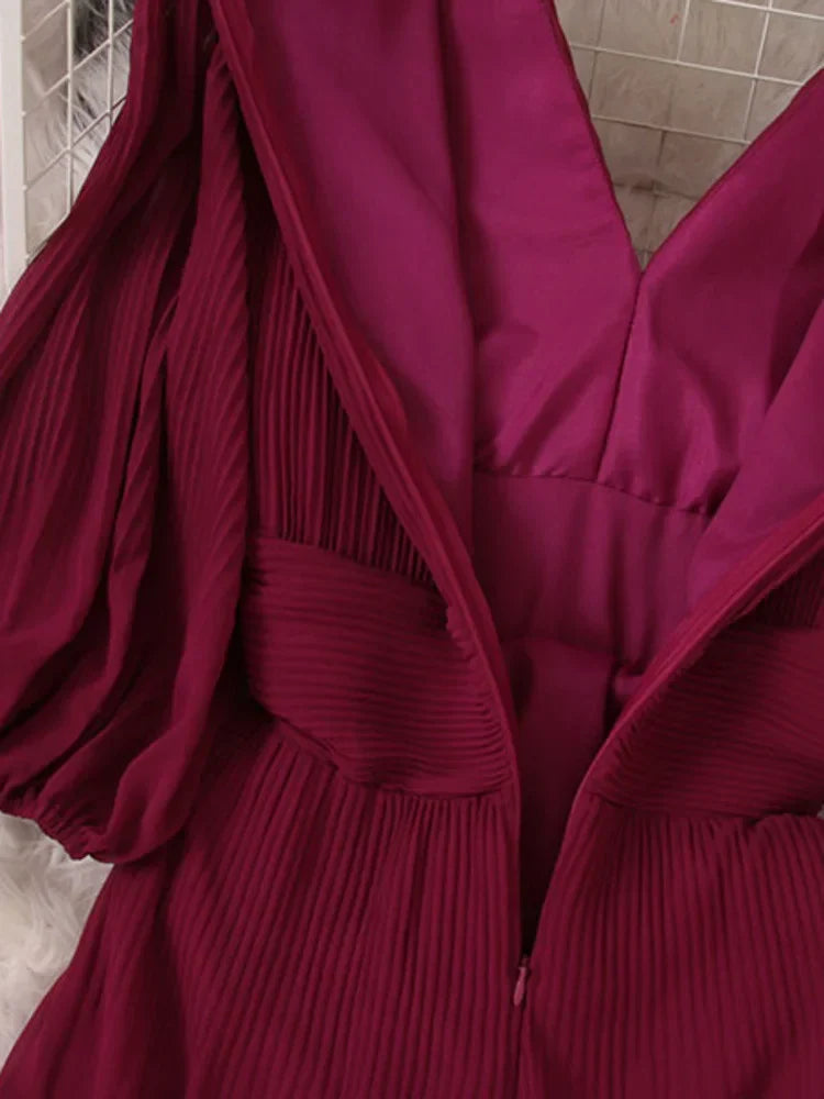 Vrouwelijke Zomerjurk Elegante Snit Luxe Stof