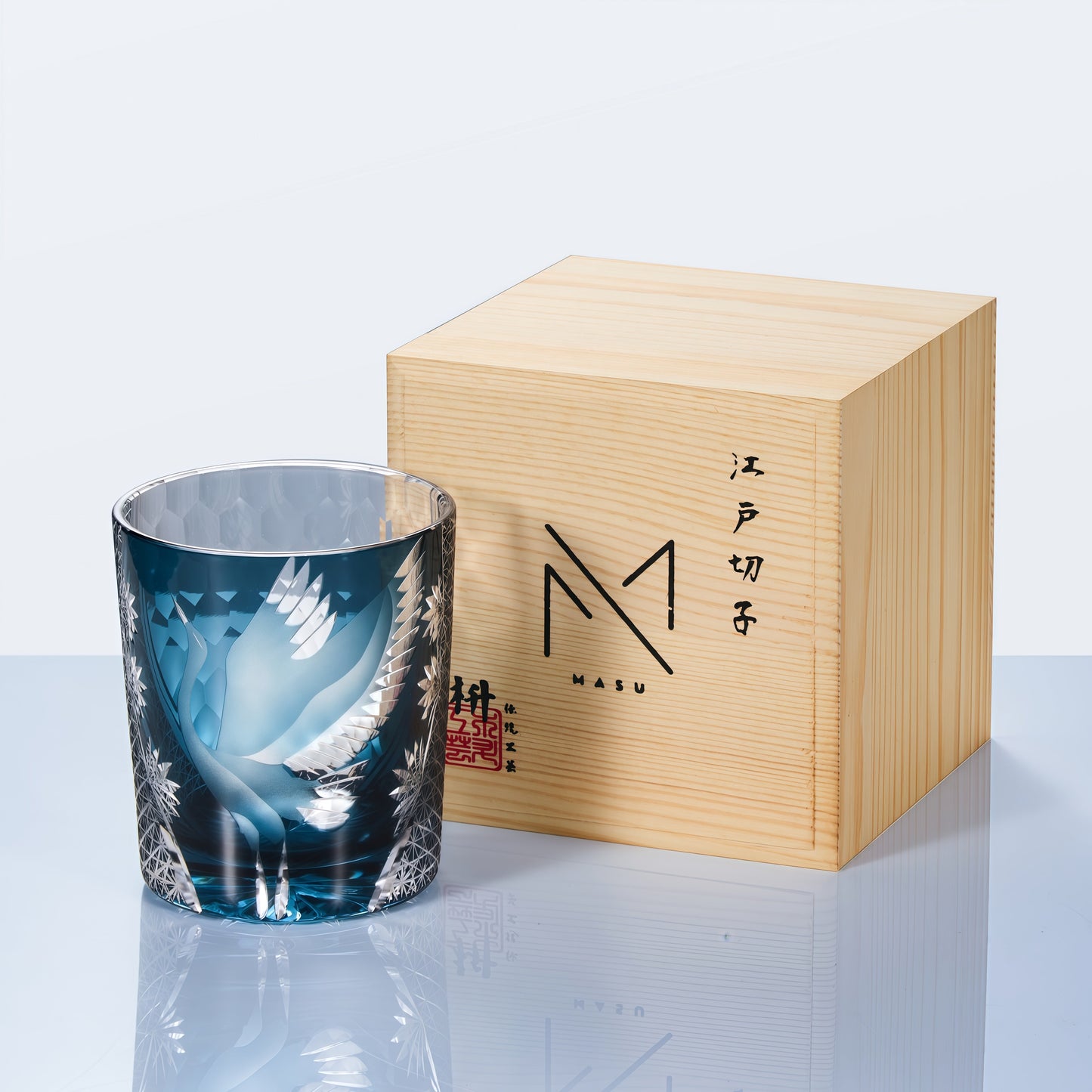 Japans Whiskyglas met Kraanmotief en Houten Presentatiebox – Handgeslepen Kristal voor Whiskyliefhebbers