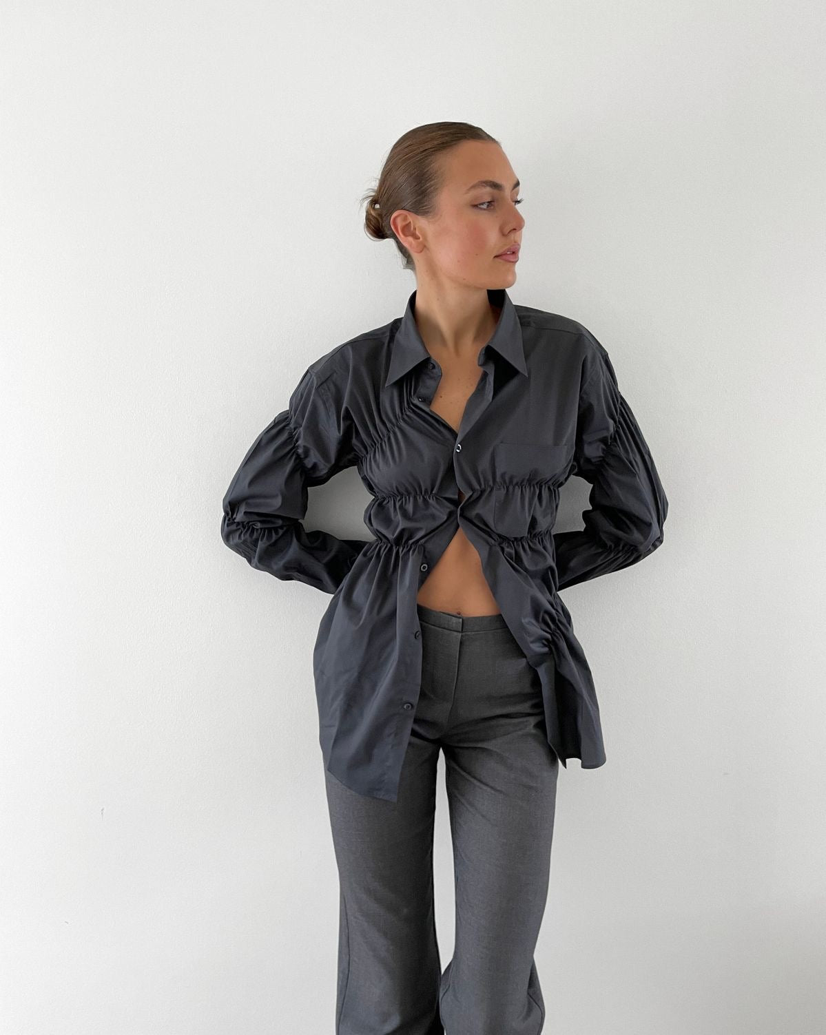 Vrouwelijke Blouse met Ruches en Plofmouwen