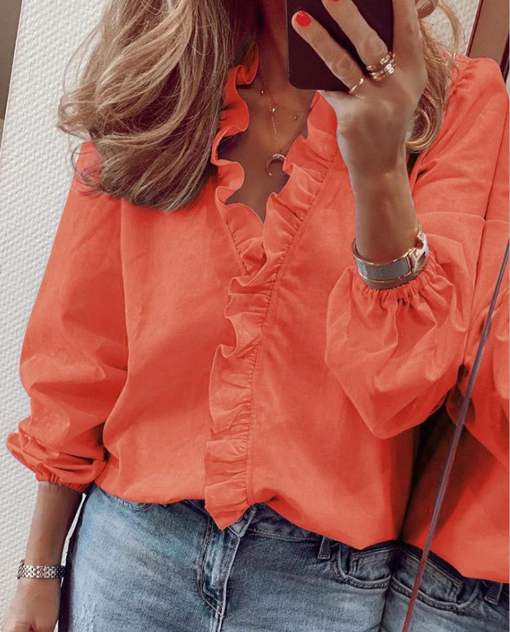 Vrouwelijke Zomerblouse met V-hals en Ruches