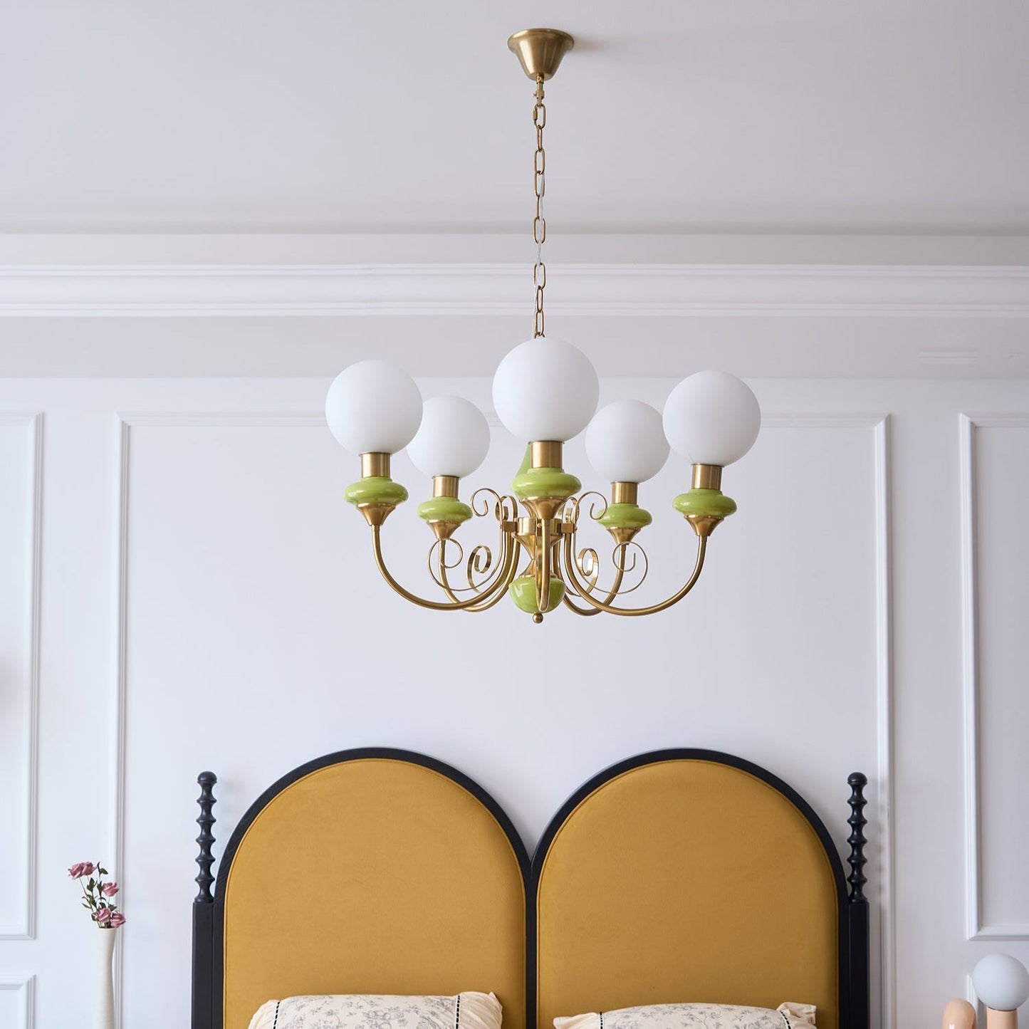 Kroonluchter met Groene Glazen Kappen en Gouden of Zwarte Afwerking – Luxe Hanglamp in 3, 5 of 8 Lichtpunten