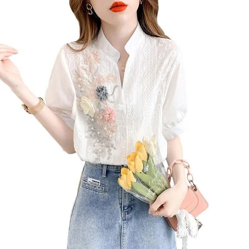 Witte Zomer Blouse met V-Hals en Geborduurde Details