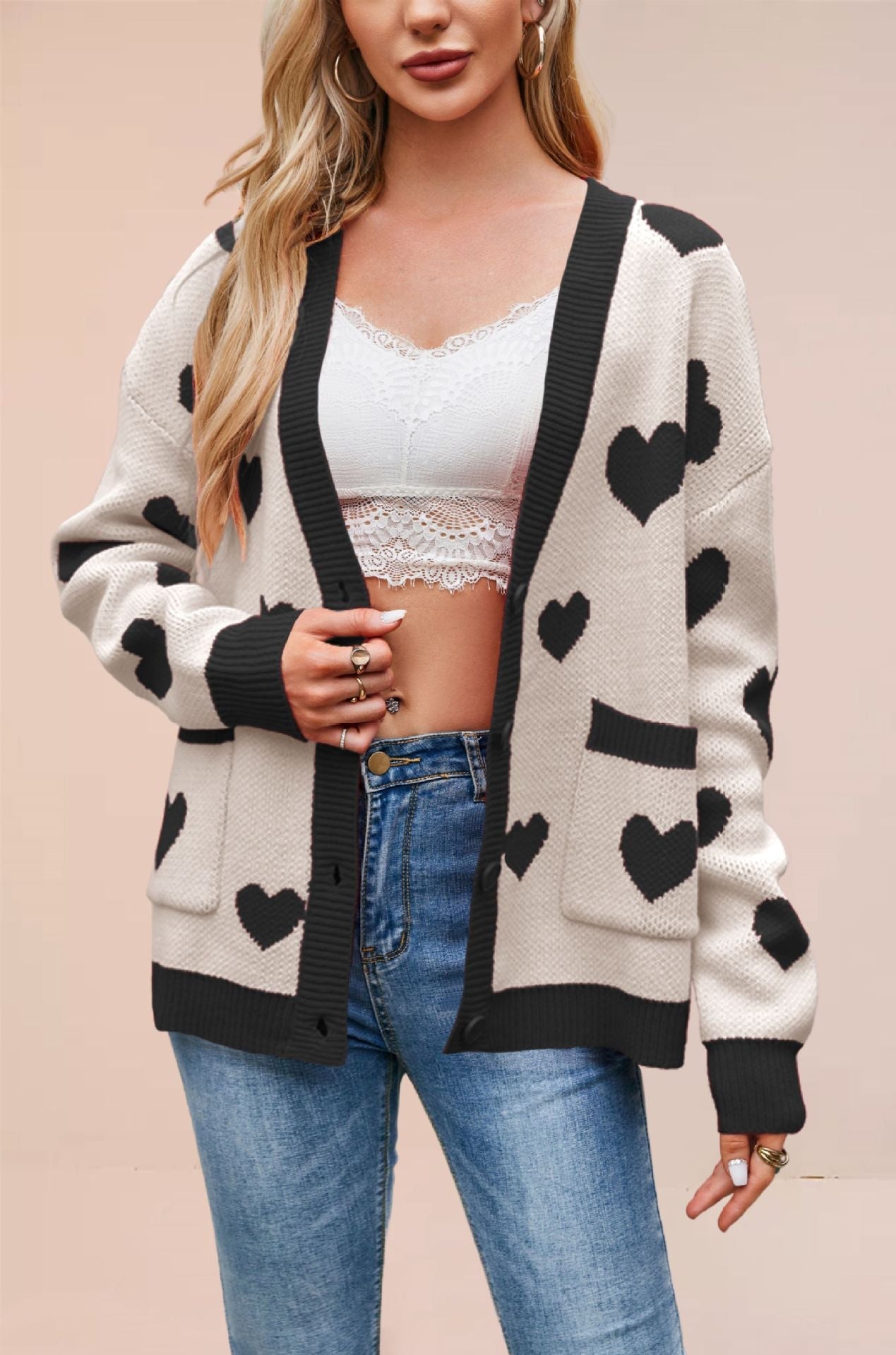 Dames Gebreide Vest met Hartjes en Contrasterende Details wordt
Dames Vest Gebreid met Hartjes en Kleurrijk Detail