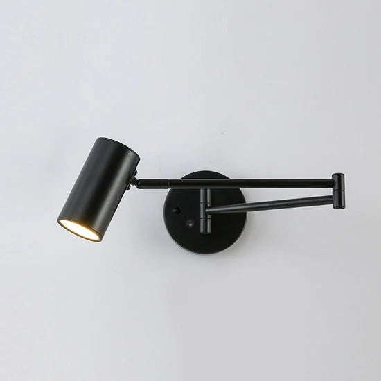 Verstelbare LED Wandlamp van Messing of Zwart Metaal met Draaibare Arm en Cilindrische Spot voor Slaapkamer en Badkamer
