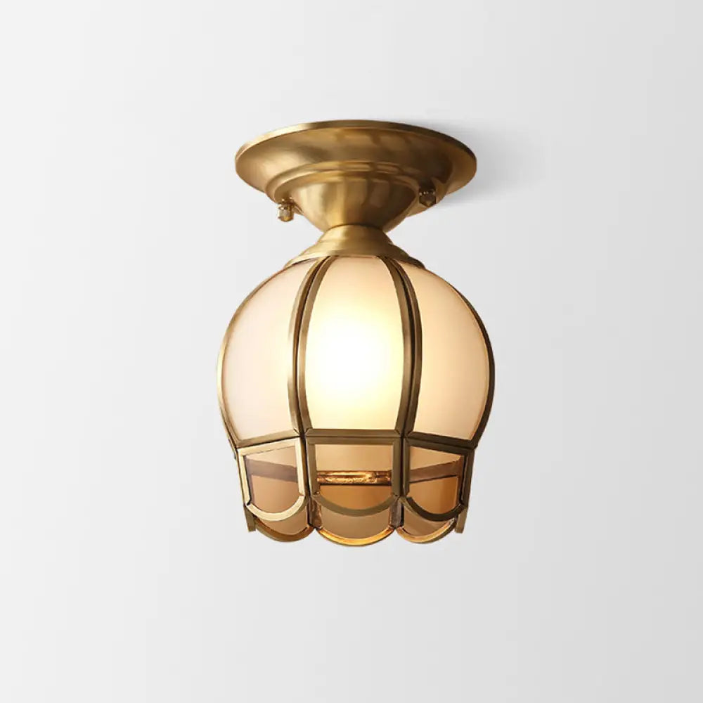 Minimalistisch Messing Plafondlamp met Geschulpte Metalen Kap – Compacte Halfsemi Plafondverlichting voor Hal en Slaapkamer