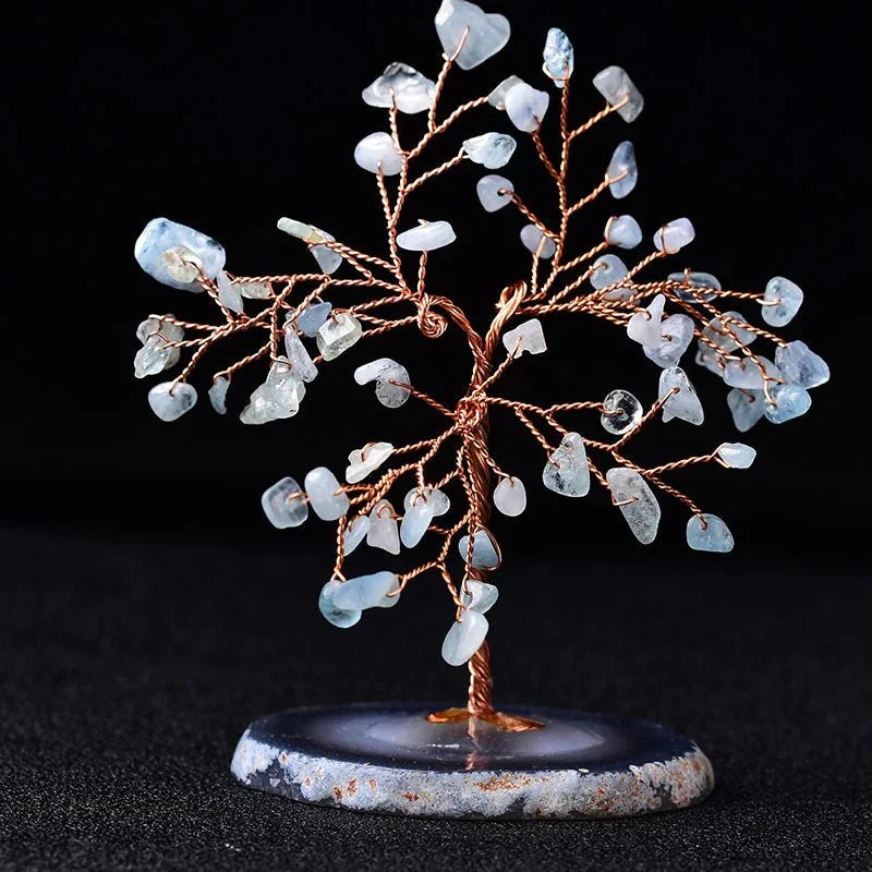 Decoratieve Edelsteen Boom Aquamarijn — Handgemaakte Mineraal Sculptuur met Koperdraad Takken en Natuurstenen Basis