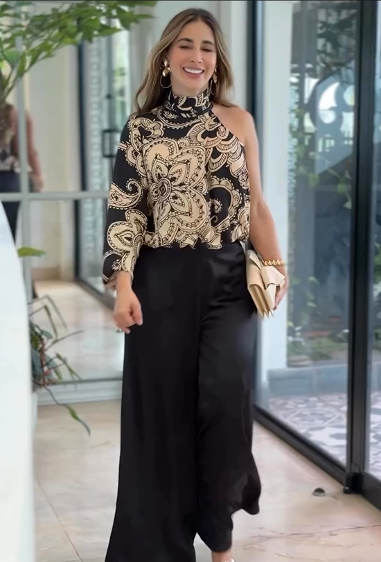 Vrouwelijke Zomer Outfit met Blouse en Broek