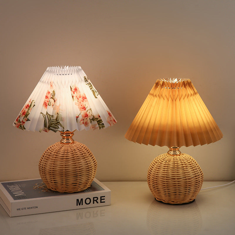 Rotan Tafellamp Geplooide Kap USB 5W Slaapkamer Nachtkastje Scandinavisch Boho Sfeerverlichting Riet Bureau Leeslamp