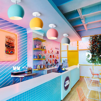 IJzeren Plafondlamp met Houtaccenten – Kleurrijk Design voor Gang en Woonkamer
