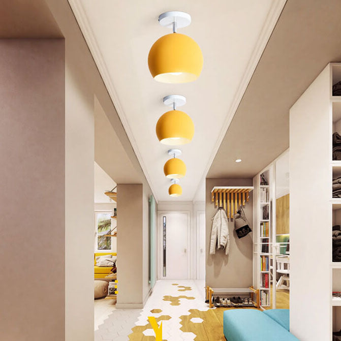 IJzeren Plafondlamp met Houtaccenten – Kleurrijk Design voor Gang en Woonkamer