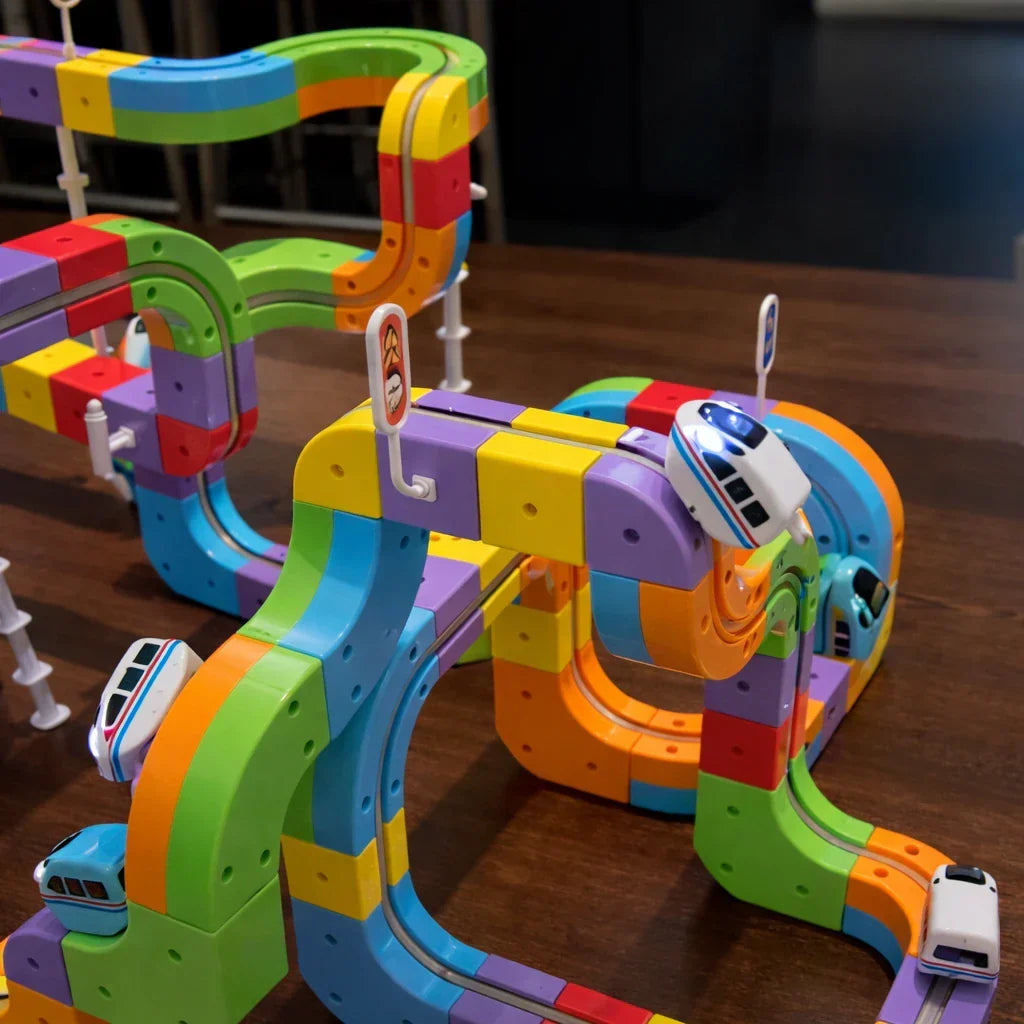 3D Modulair Gemotoriseerd Treinbaanset voor Kinderen – Creatief Bouwspeelgoed met Verticale Lussen en Actie