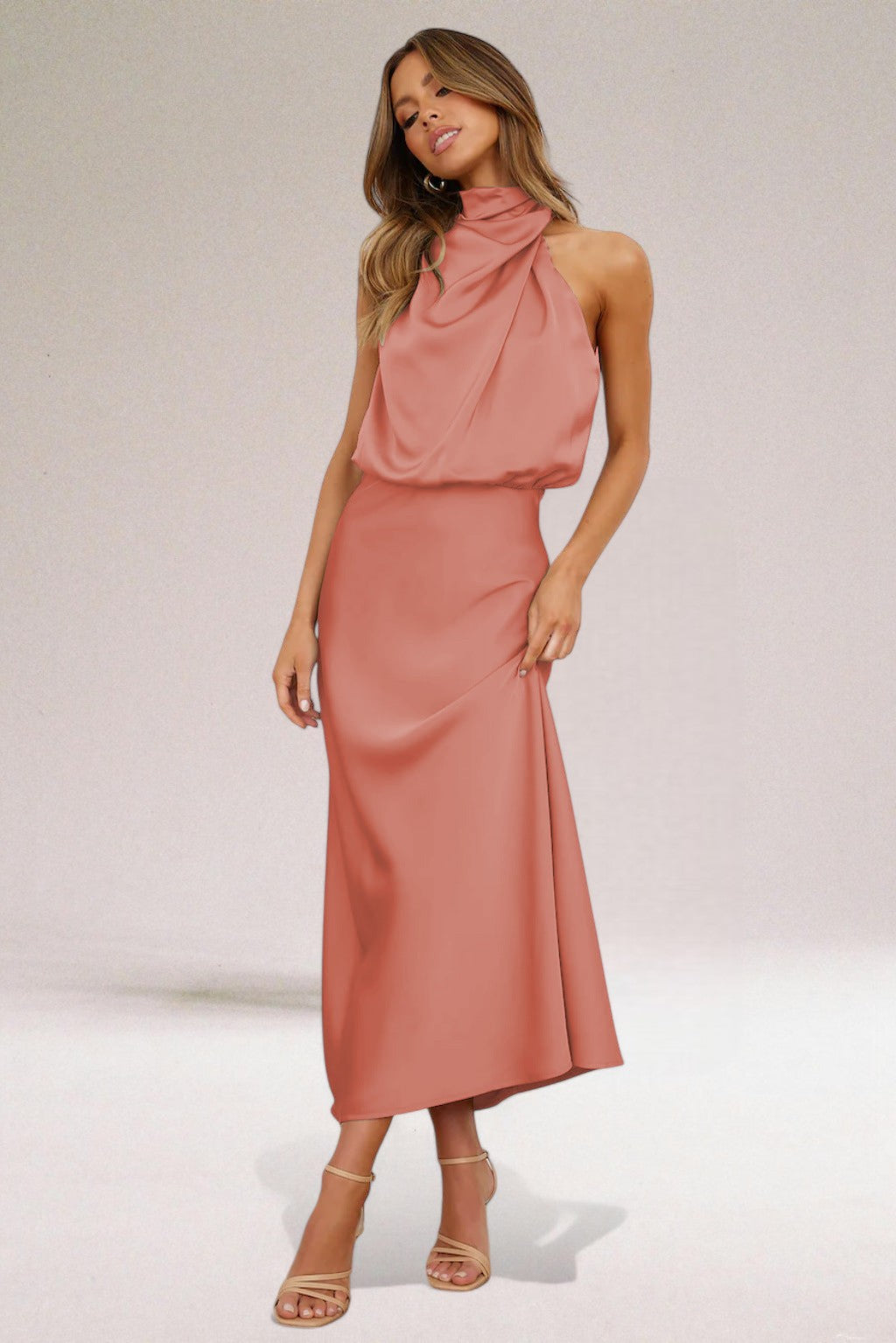 Satijnen Halter Jurk voor Dames Glamour en Elegance