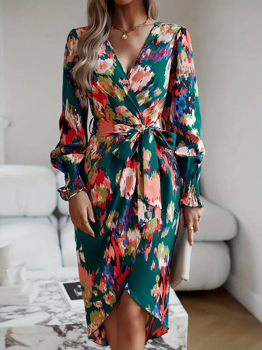 Zomerjurk met Allover Print Wikkeljurk Vrouwelijk Model - StudioMarella