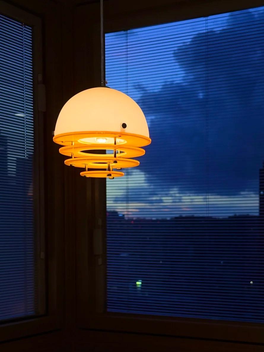 Stijlvolle Hanglamp Bauhaus Design Oranje-Wit Sfeerverlichting voor Moderne Interieurs
