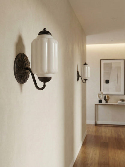 Melkglazen Wandlamp Eloise voor Hal en Slaapkamer | Vintage Wandverlichting met Melkwit Glas