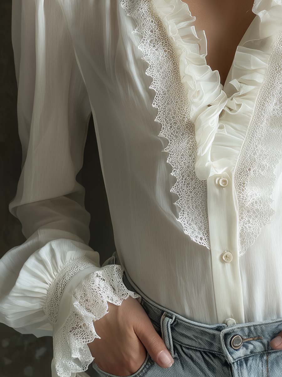 Vrouwelijke Blouse Ivoorwit met Kant en Ruches