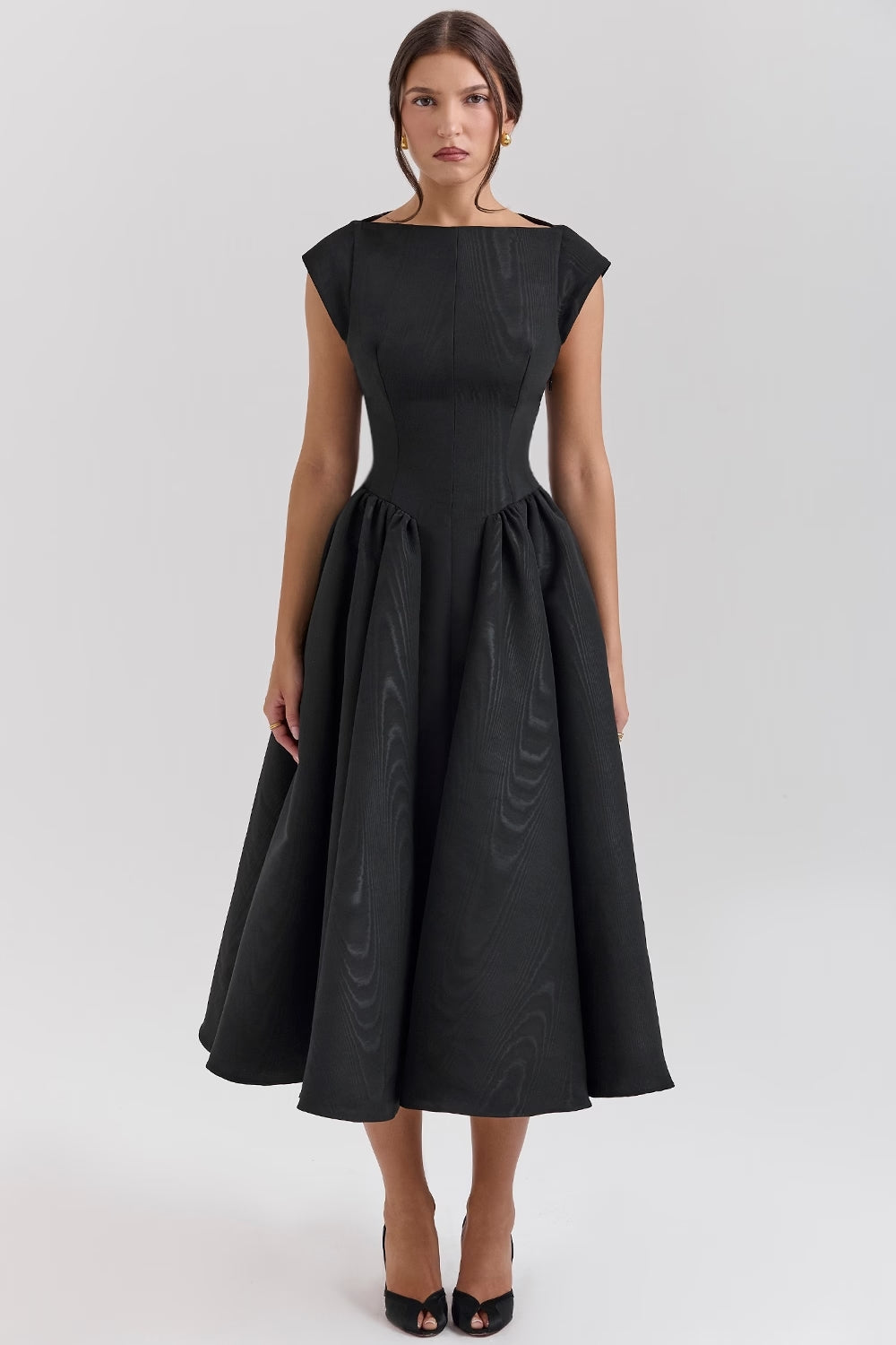 Elegante Jurk met Tijdloos Design en Luxe Stof - StudioMarella