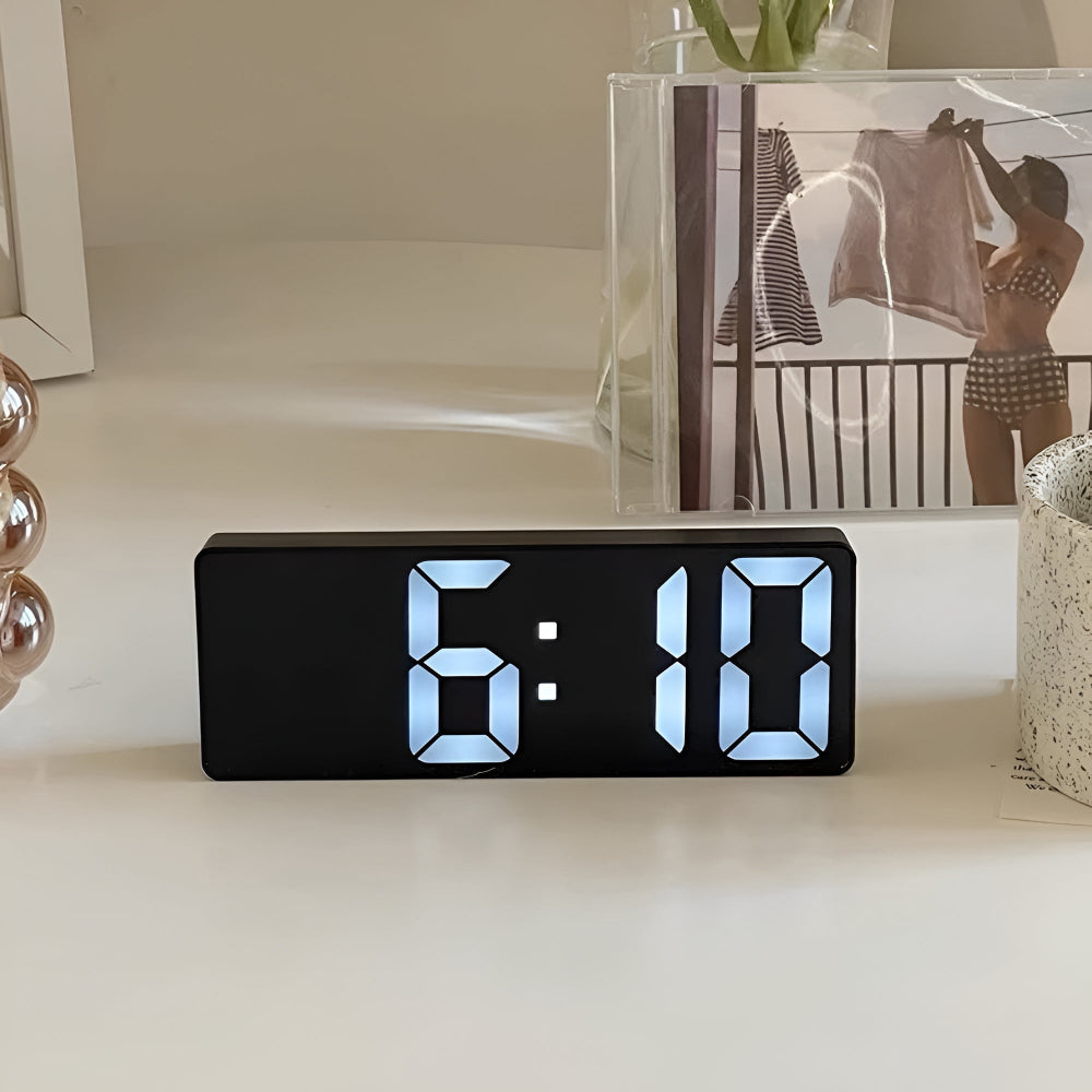 Digitale LED Spiegelwekker met Datum en Temperatuur — Minimalistisch Design voor Slaapkamer en Bureau