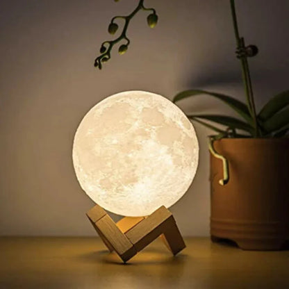 Maanlamp met 3D-Oppervlak en Touchbediening – Draadloze LED Sfeerverlichting op Houten Standaard in 4 Maten