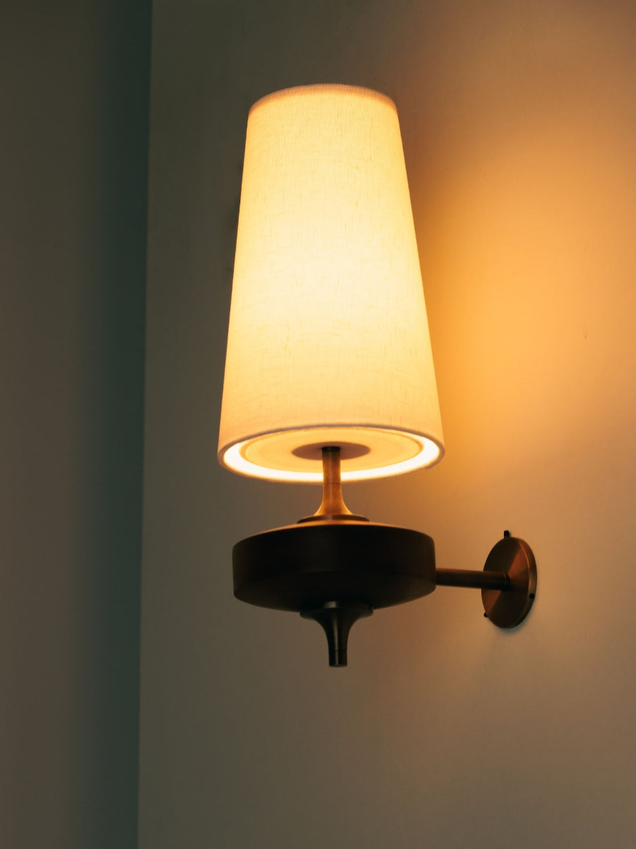 Retro Wandlamp met Stoffen Kap – Vintage Verlichting voor Slaapkamer