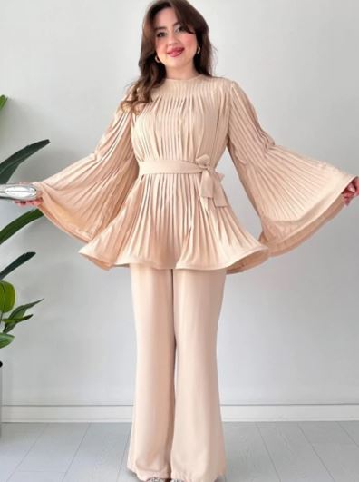 Vrouwelijke Broek en Top Combinatie Geplooid en Wijd Model