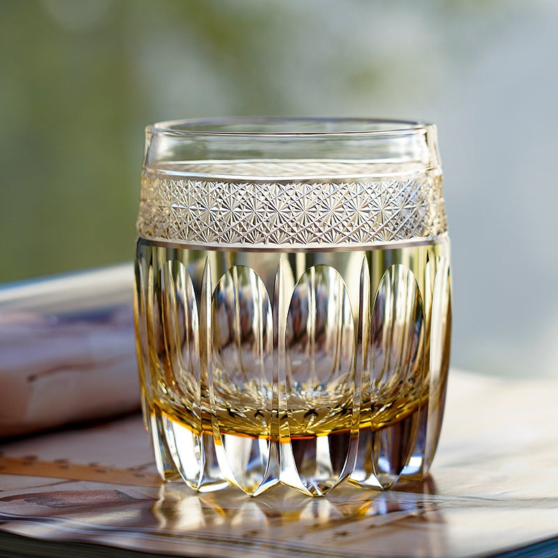 Handgeslepen Amber Whiskeyglas met Sterrenhemel Patroon en Houten Doos