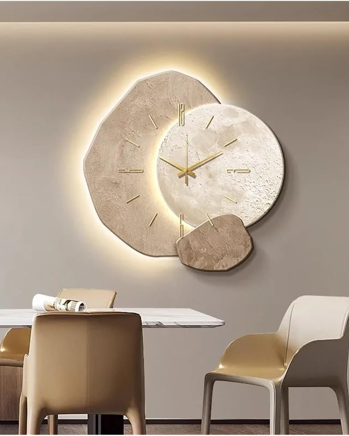 Wandklok met Maanreliëf en Optionele Verlichting Zwart Goud Betonlook Scandinavisch Interieur Decoratief Tijdweergave Woonkamer Slaapkamer Kantoor Modern Minimalistisch Wanddecoratie
