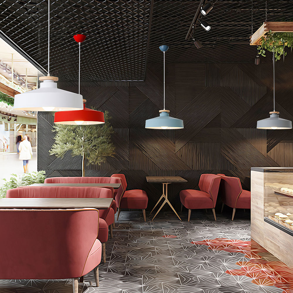 Hanglamp met Houten Kap en Aluminium Accent – Scandinavisch Design voor Eetkamer en Woonkamer