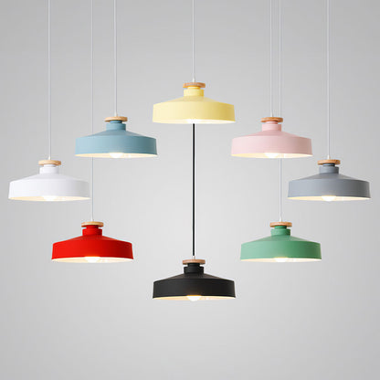 Hanglamp met Houten Kap en Aluminium Accent – Scandinavisch Design voor Eetkamer en Woonkamer