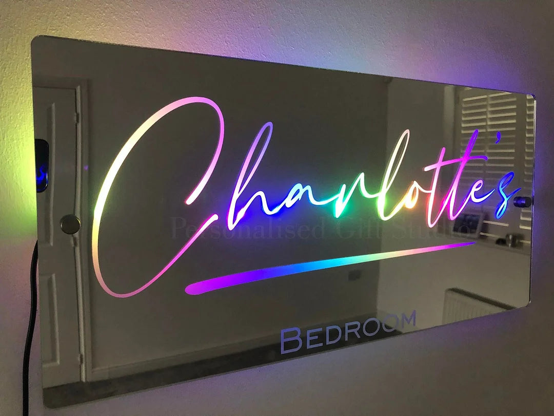 Gepersonaliseerde LED Spiegel met Neonlicht en Eigen Tekst voor Wanddecoratie