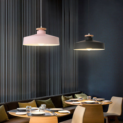 Hanglamp met Houten Kap en Aluminium Accent – Scandinavisch Design voor Eetkamer en Woonkamer