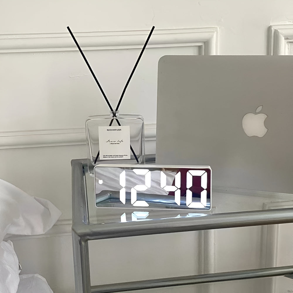 Digitale LED Spiegelwekker met Datum en Temperatuur — Minimalistisch Design voor Slaapkamer en Bureau