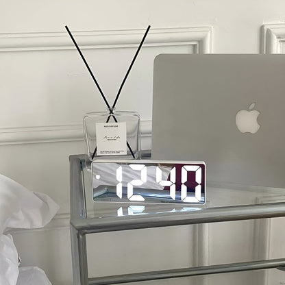 Digitale LED Spiegelwekker met Datum en Temperatuur — Minimalistisch Design voor Slaapkamer en Bureau