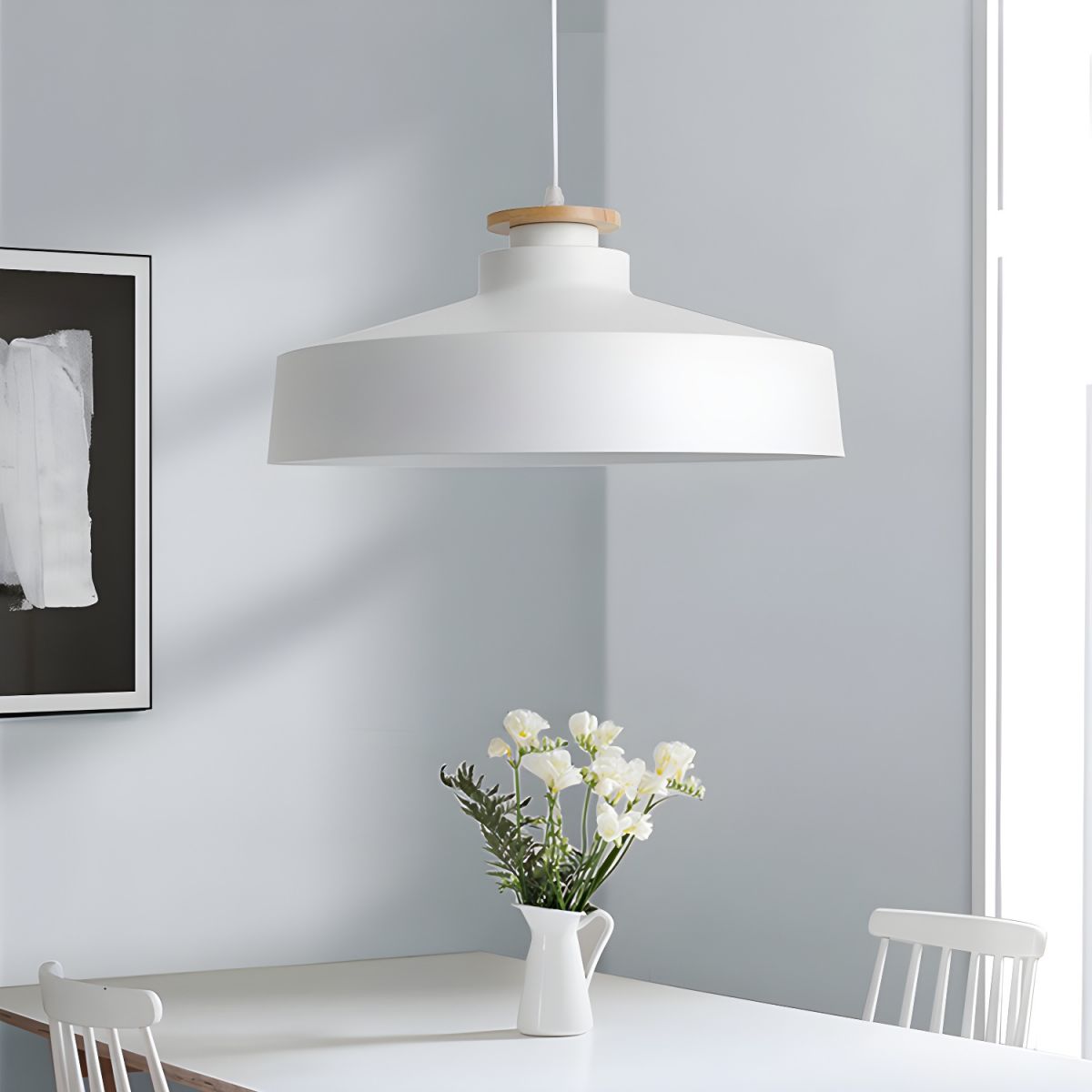 Hanglamp met Houten Kap en Aluminium Accent – Scandinavisch Design voor Eetkamer en Woonkamer