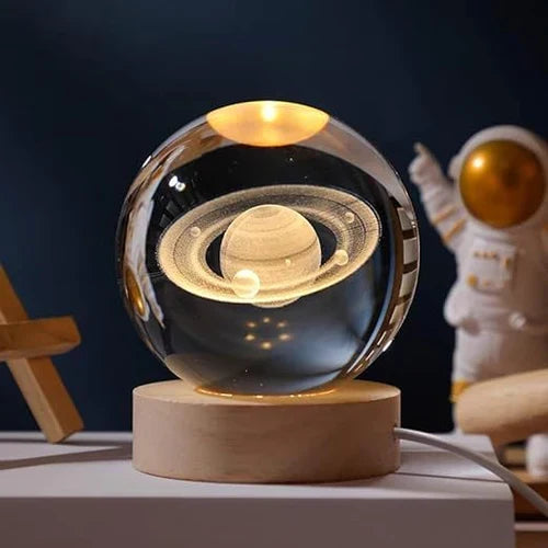 3D Gravure Verlichte Glazen Bol met Houten Voet | Cosmos Sterrenstelsel LED Nachtlampje USB Decoratieve Bol