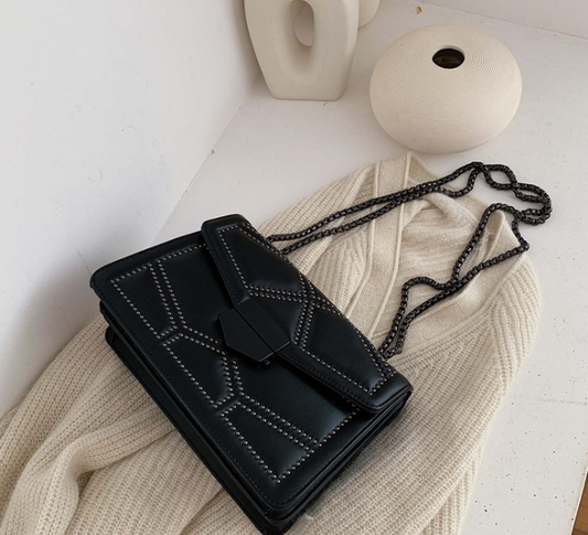 Dames Crossbody Tas Klein met Ketting en Studs Stijlvolle Designer Look - StudioMarella