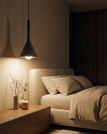 Conische Hanglamp met Gericht Licht – Strak Design voor Tafel- en Accentverlichting
