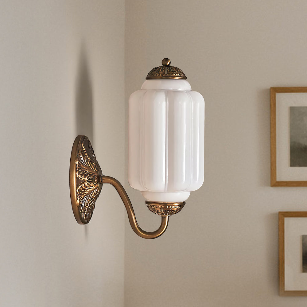 Vintage Wandlamp met Melkglas en Geolied Messing – Klassieke Retro Verlichting voor Hal, Slaapkamer, Woonkamer