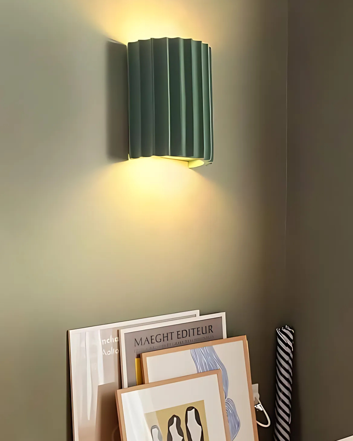 Wandlamp Ribbelstructuur Groen Met Tweezijdige Lichtbundel Voor Sfeervolle Ruimtes