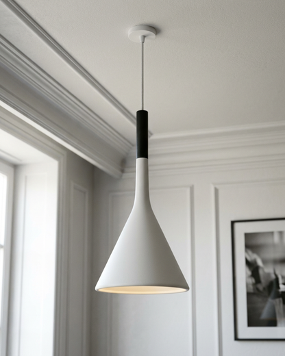 Conische Hanglamp met Gericht Licht – Strak Design voor Tafel- en Accentverlichting