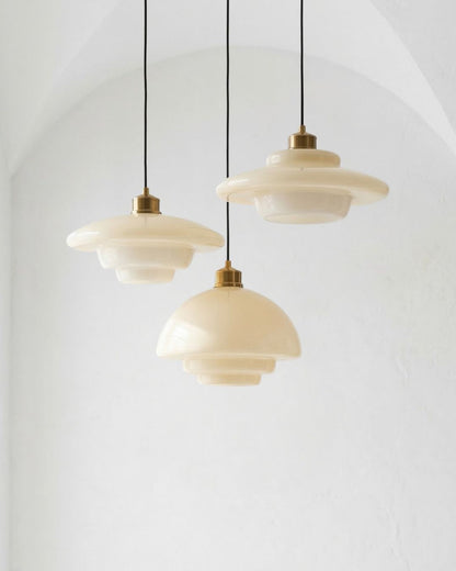 TINA Hanglamp – Mid-Century Melkwit Glas met Geborsteld Messing | Moderne Eetkamer & Keukenverlichting | Verstelbaar | E27 Fitting