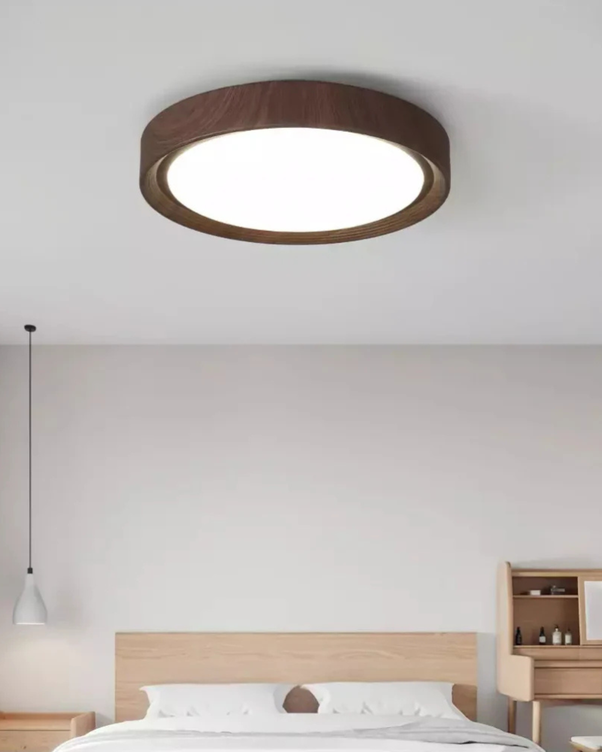 Ronde houten plafondlamp met warm diffuus licht voor serene woonruimtes