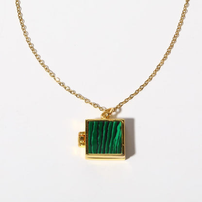 Gouden Medaillon Halsketting met Maan en Ster voor Vrouwen