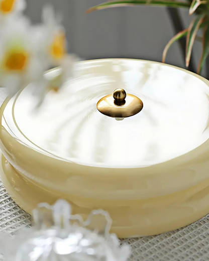 Art Deco Plafondlamp In Beige Met Chroom Accent En Warme Sfeerverlichting