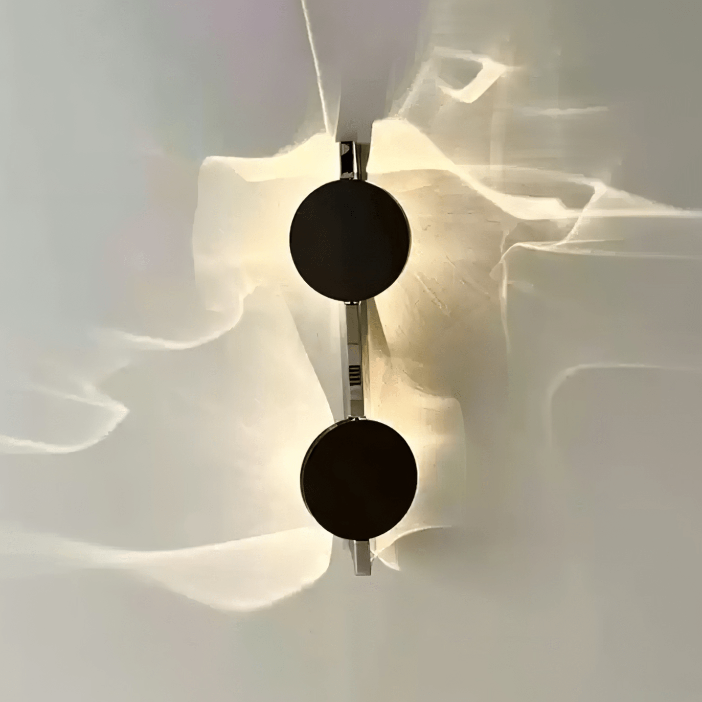 Kinetic Shadow Wandlamp Sculptuur met Verchroomde Schaduwprojectie