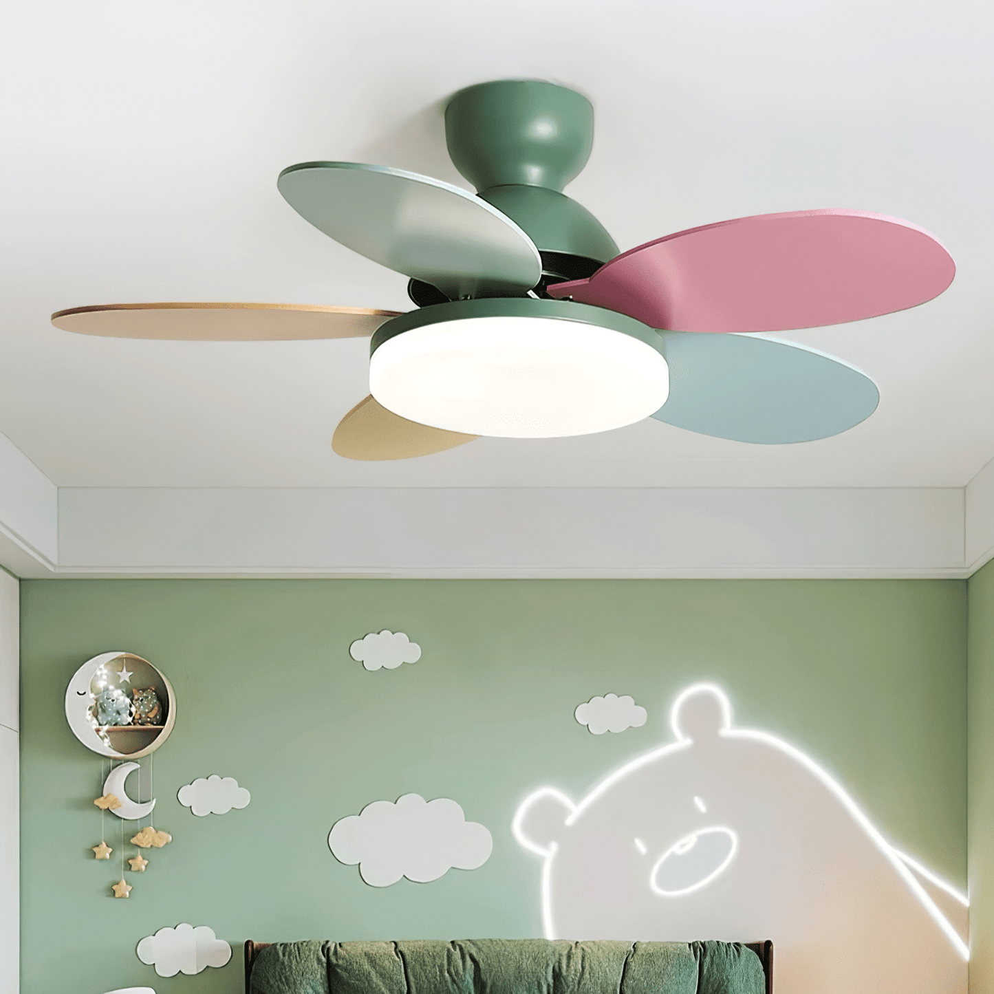 Liora Plafondventilator met Verlichting en Gekleurde Glazen Bladeren voor Kinderkamer – Moderne Ceiling Fan met LED en Afstandsbediening – Verstelbare Snelheid Plafondventilator met Licht in Meerdere Kleurvarianten