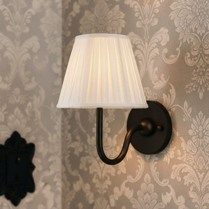 Wandlamp met Plissé Kap – Klassieke Wandverlichting Metaal & Linnen Landelijk Slaapkamer Hal Leeshoek Huis Interieur
