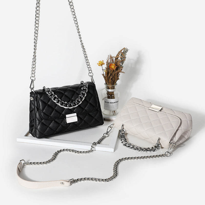 Dames Schoudertas Quilted Zilveren Ketting Patroon - StudioMarella