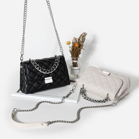 Dames Schoudertas Quilted Zilveren Ketting Patroon - StudioMarella